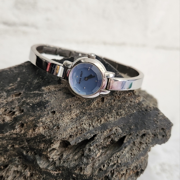 Nine West silver watch with blue face - Picture 9 of 10